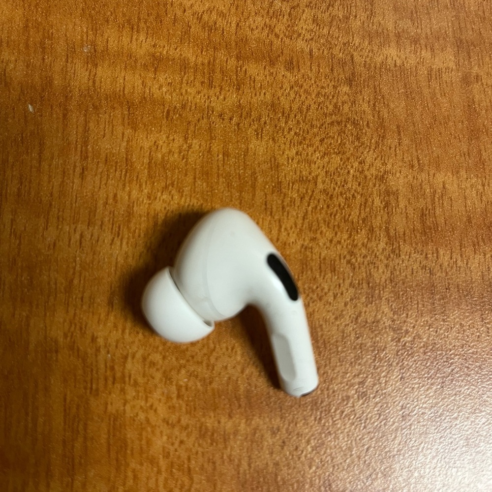 COPY - AirPod pro -left ear only